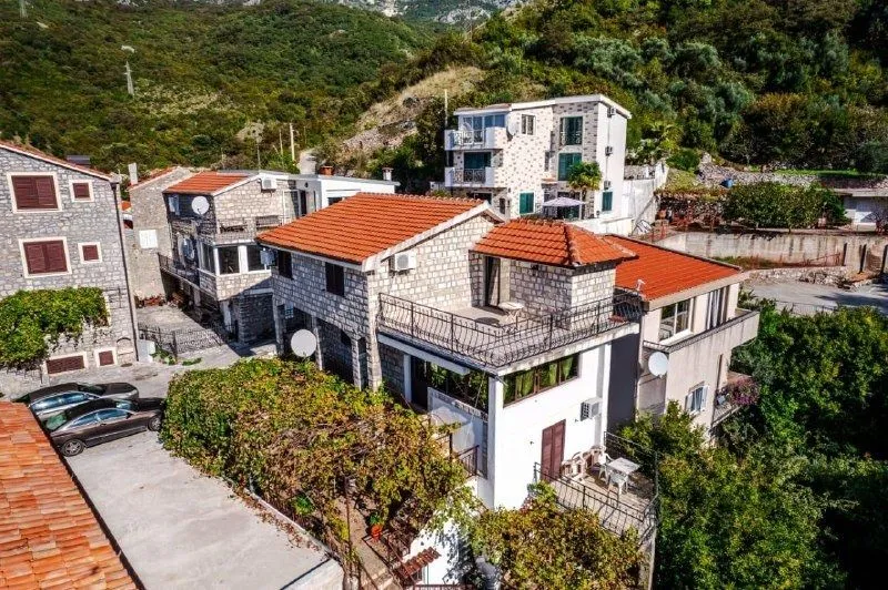 Sale, house, 237m², Bečići, Budva