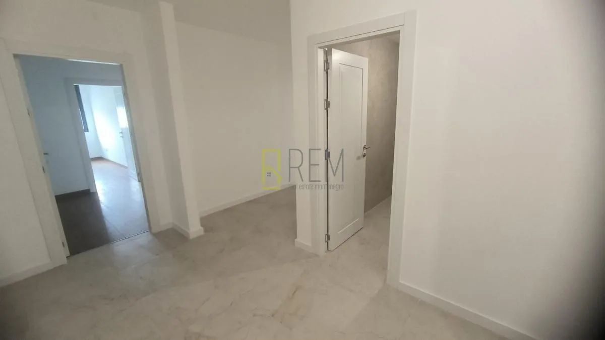 Prodaja, trosoban stan, 127m², Tološka šuma, Podgorica