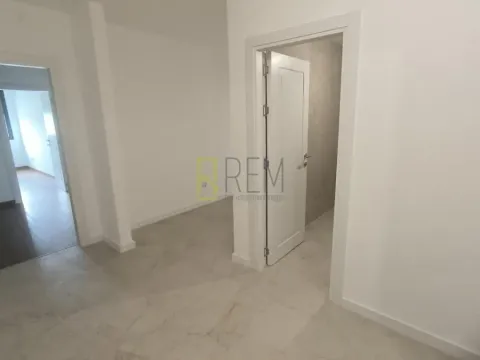 Sale, three bedroom apartment, 127m², Tološka šuma, Podgorica - image 12