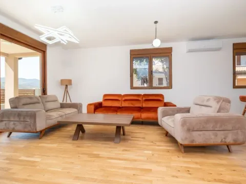 Izdavanje, kuća, 140m², Donja Gorica, Podgorica - image 4