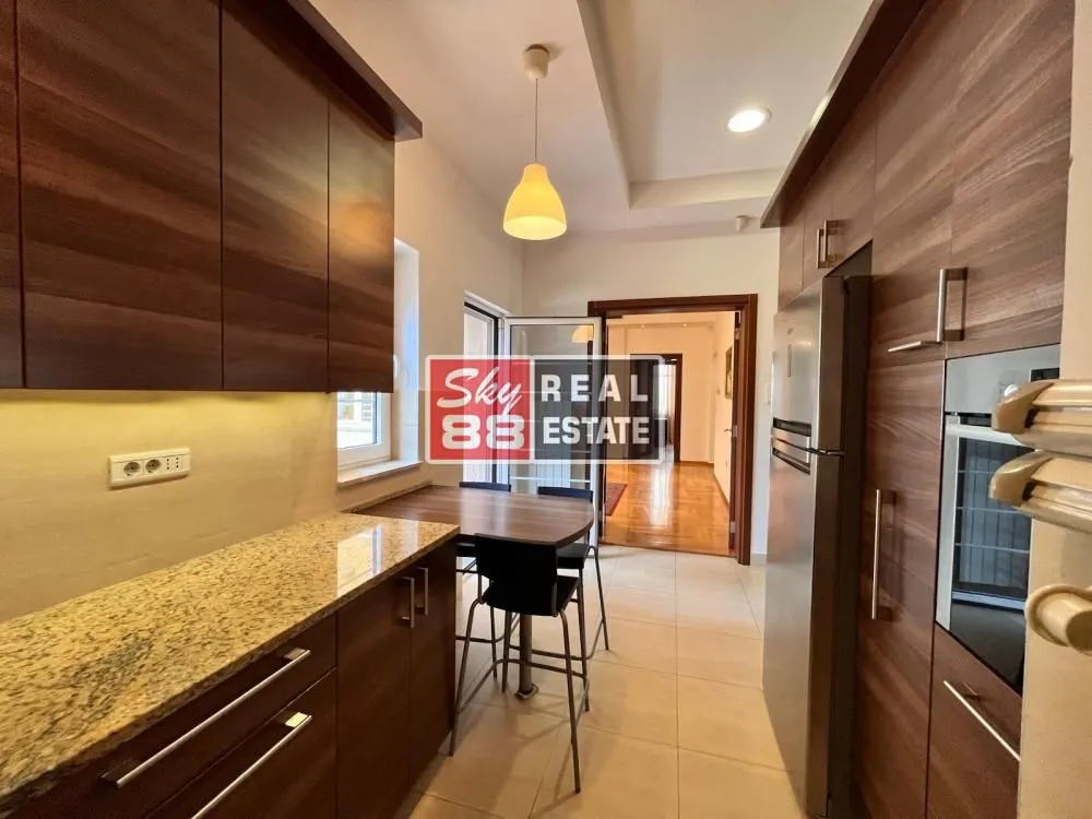 Rent, four bedroom apartment, 130m², Senjak, Beograd