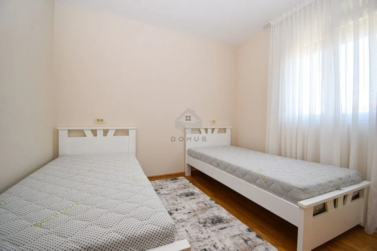 Izdavanje, dvosoban stan, 75m², Zlatica, Podgorica