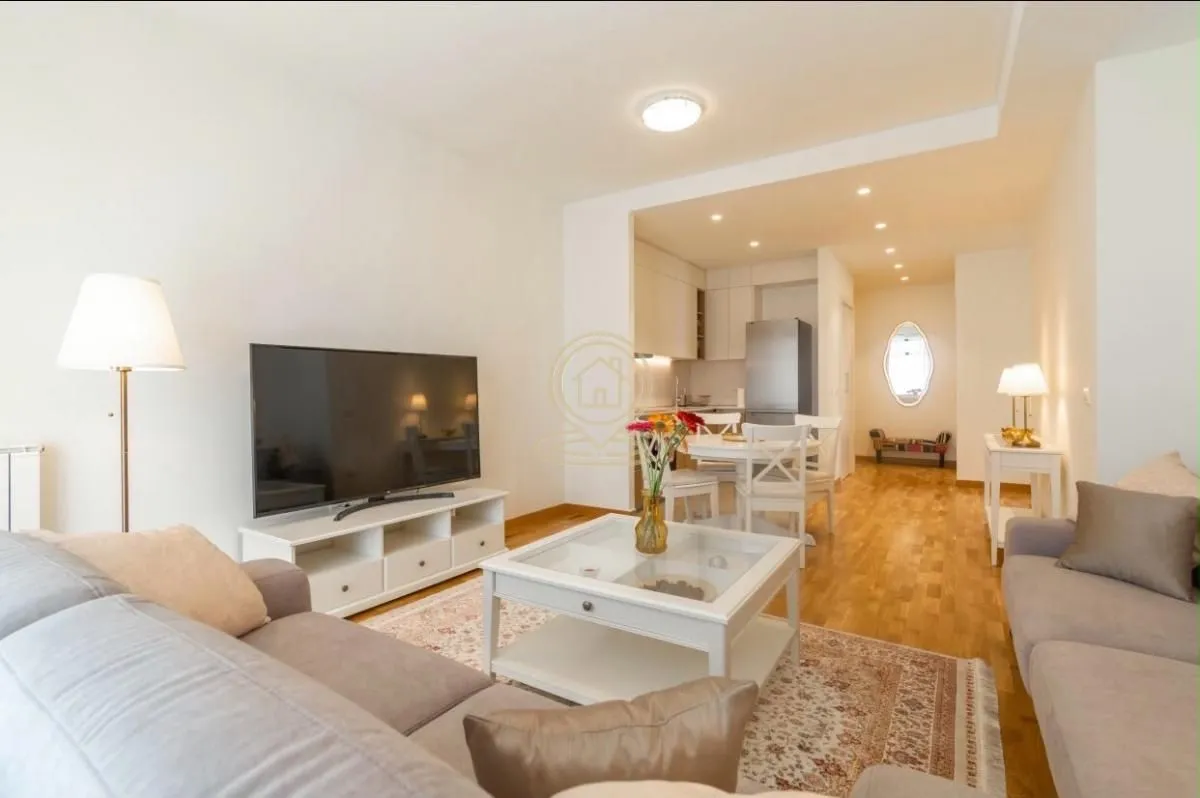 Izdavanje, trosoban stan, 87m², Savski Venac, Beograd