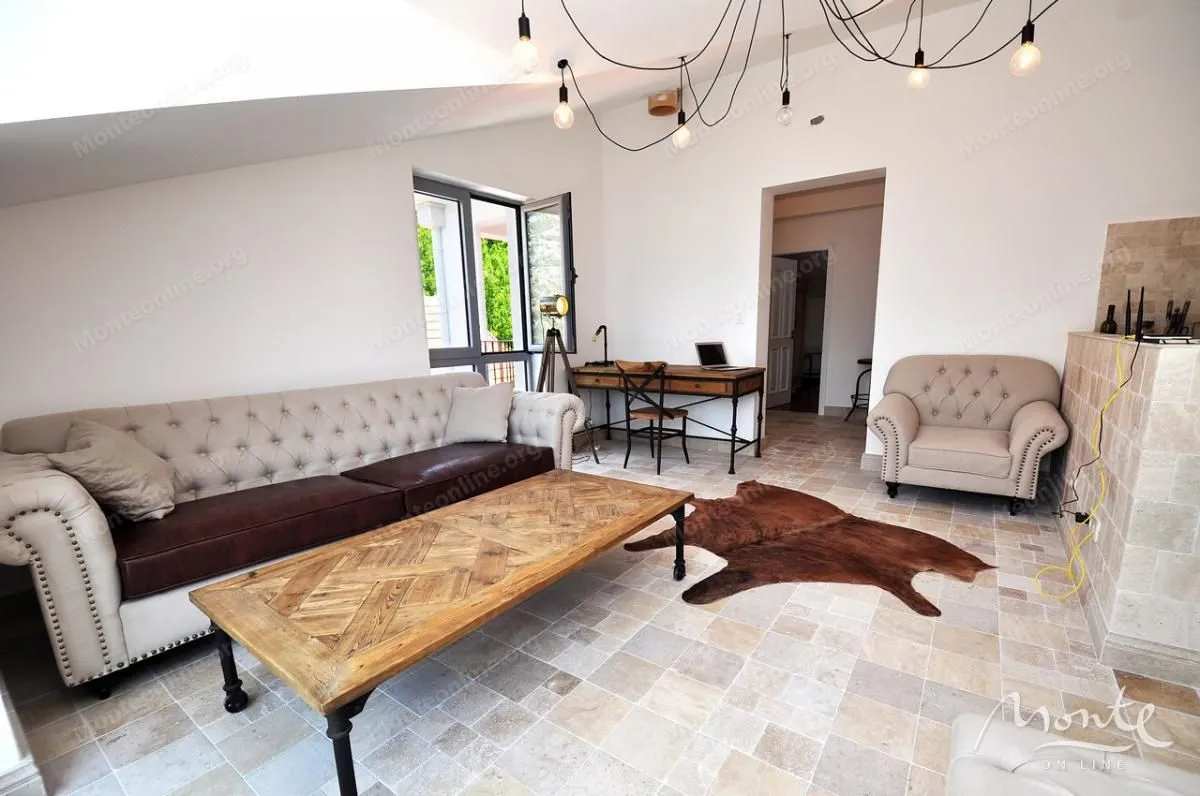 Sale, office space, 570m², Risan, Kotor