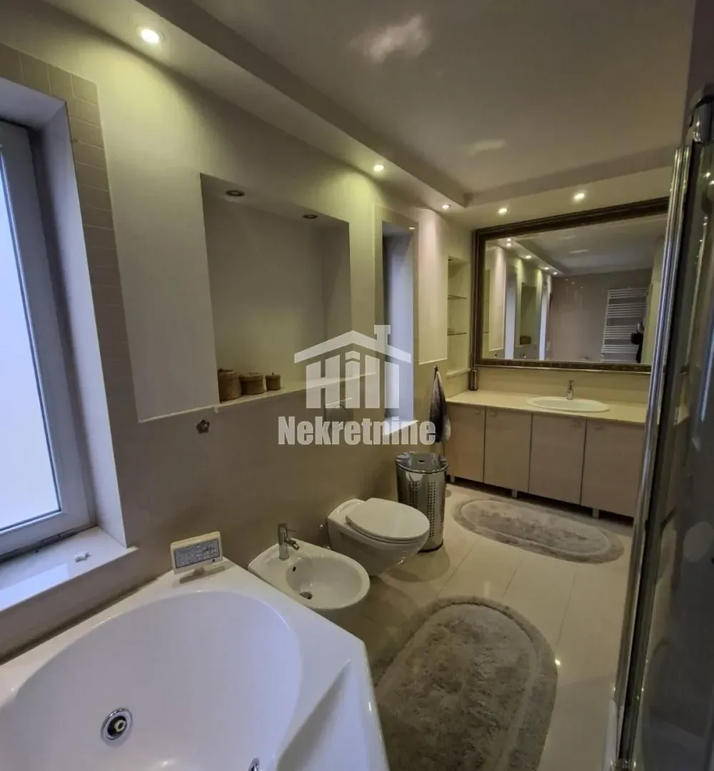 Izdavanje, kuća, 330m², Čukarica, Beograd