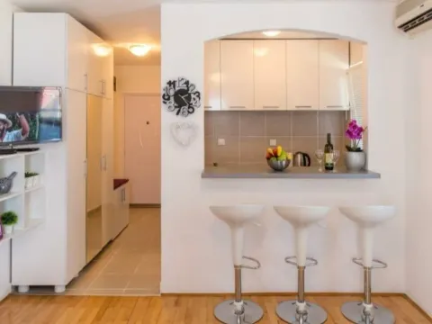 Rent, studio apartment, 28m², Centar, Budva - image 2