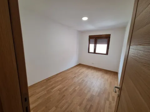 Izdavanje, dvosoban stan, 57m², Stari Aerodrom, Podgorica - image 4