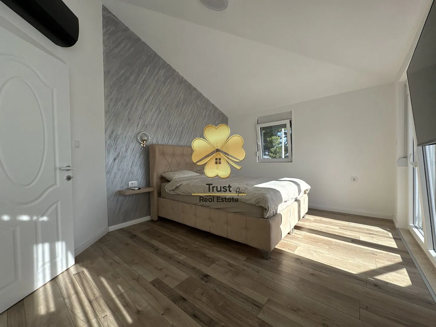 Izdavanje, kuća, 230m², Dajbabe, Podgorica