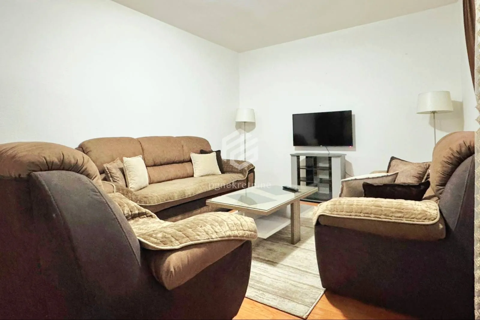 Izdavanje, trosoban stan, 110m², Masline, Podgorica