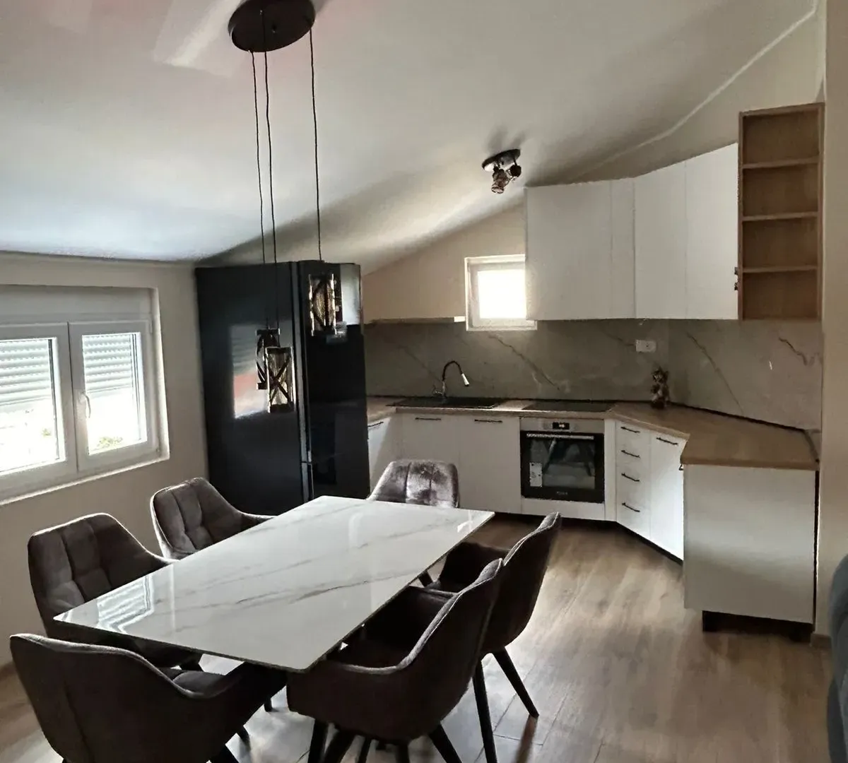 Izdavanje, dvosoban stan, 80m², Murtovina, Podgorica