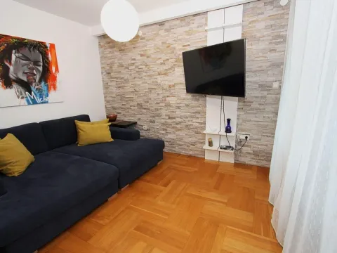 Rent, two bedroom apartment, 70m², Budva, Crna Gora - image 5
