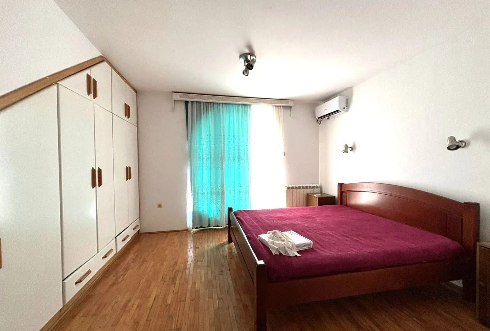 Rent, house, 300m², Zagorič, Podgorica