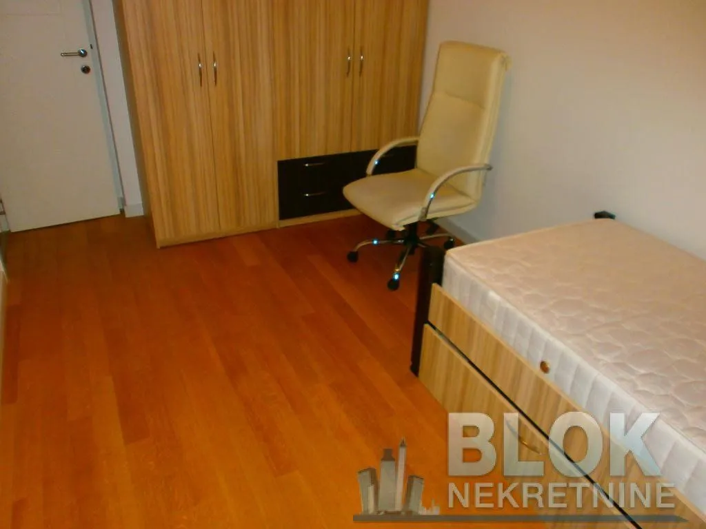 Izdavanje, trosoban stan, 105m², Dalmatinska ulica, Podgorica