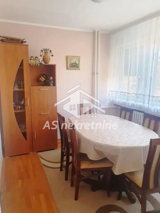Izdavanje, trosoban stan, 70m², Novi Beograd Blok 33, Novi Beograd Sve Podlokacije