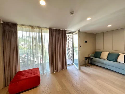 Izdavanje, dvosoban stan, 98m², Centar, Budva - image 8