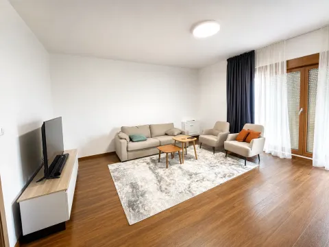 Izdavanje, četvorosoban stan, 113m², Master Kvart, Podgorica - image 2