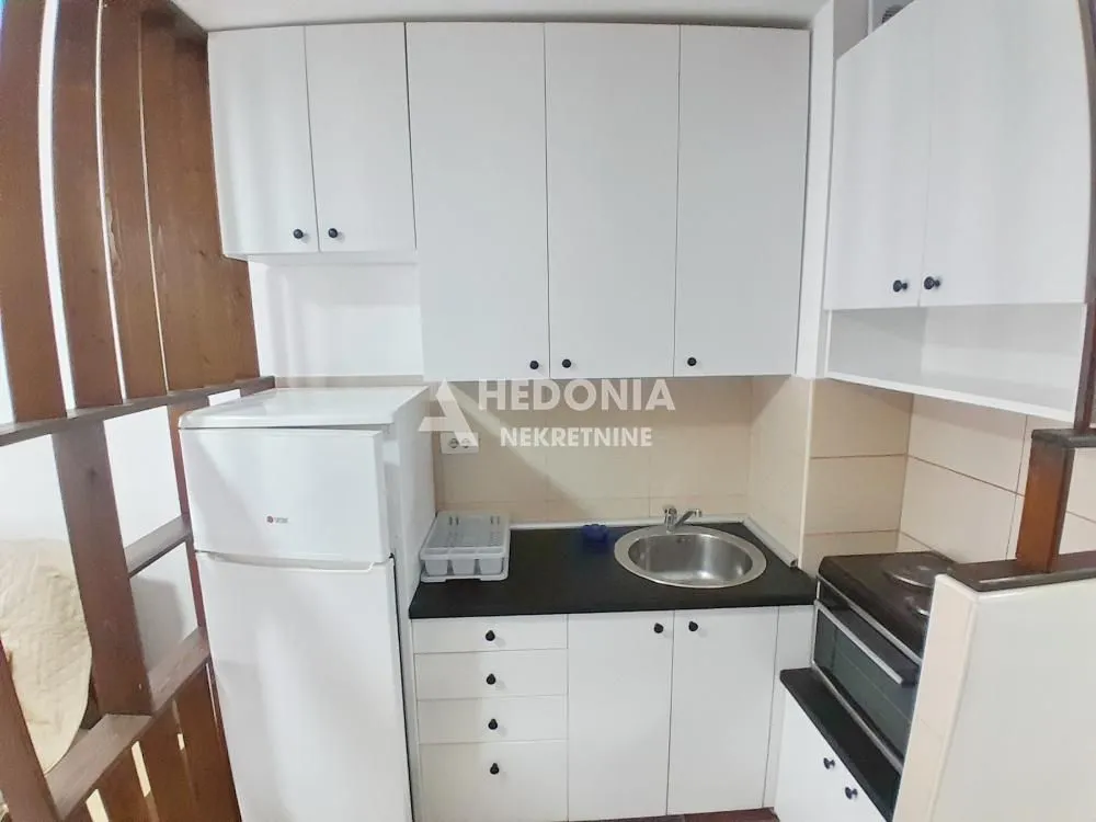 Prodaja, stan, 28m², Zemun Sve Podlokacije, Beograd