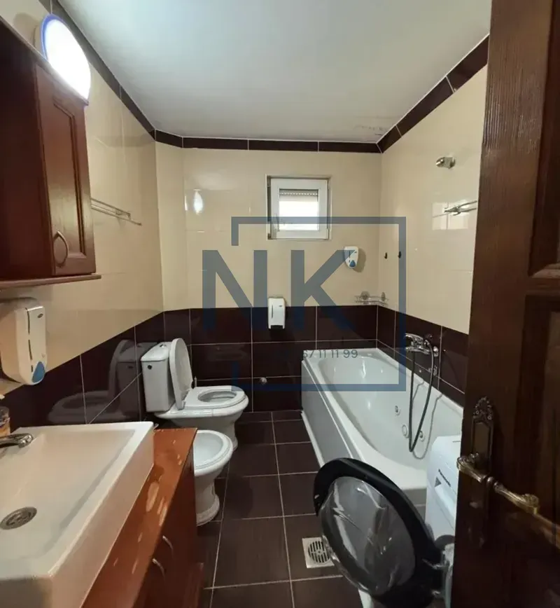 Izdavanje, kuća, 250m², Stari Aerodrom, Podgorica