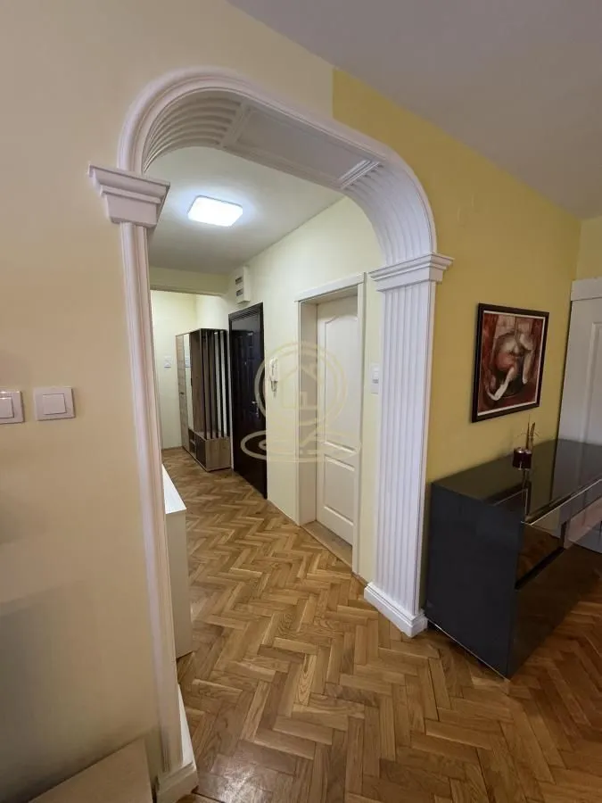 Izdavanje, trosoban stan, 76m², Centar, Novi Sad