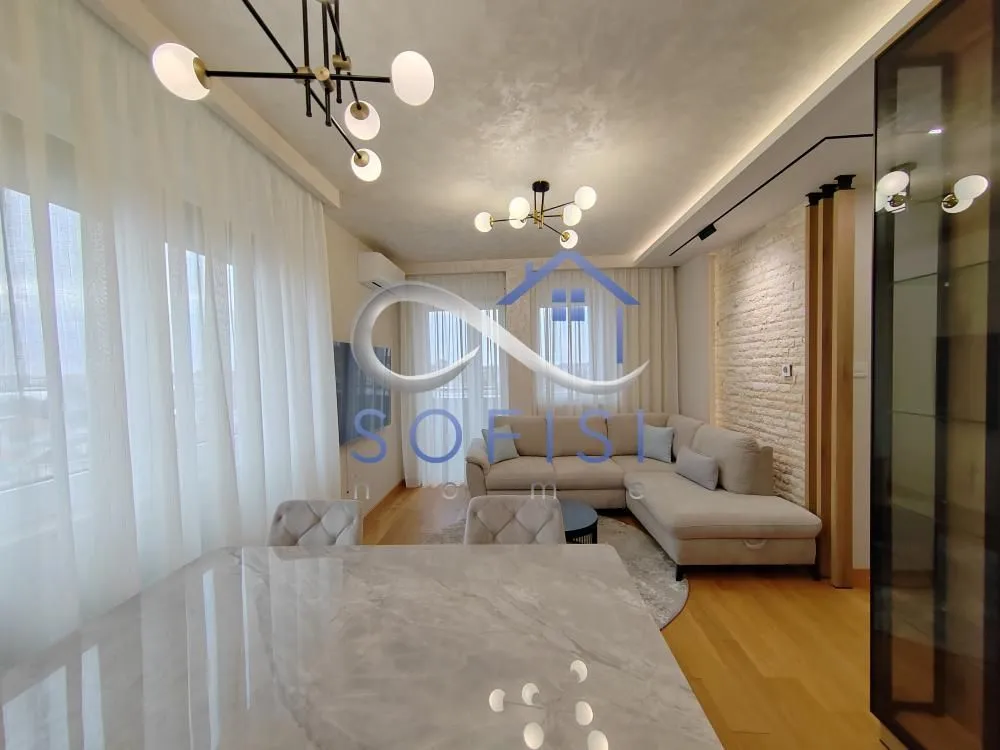 Izdavanje, dvosoban stan, 59m², Centar, Novi Sad