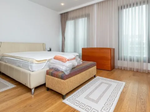 Izdavanje, trosoban stan, 142m², Podgorica, Crna Gora - image 18