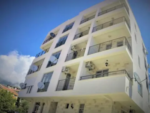 Izdavanje, garsonjera, 32m², Bečići, Budva - image 2