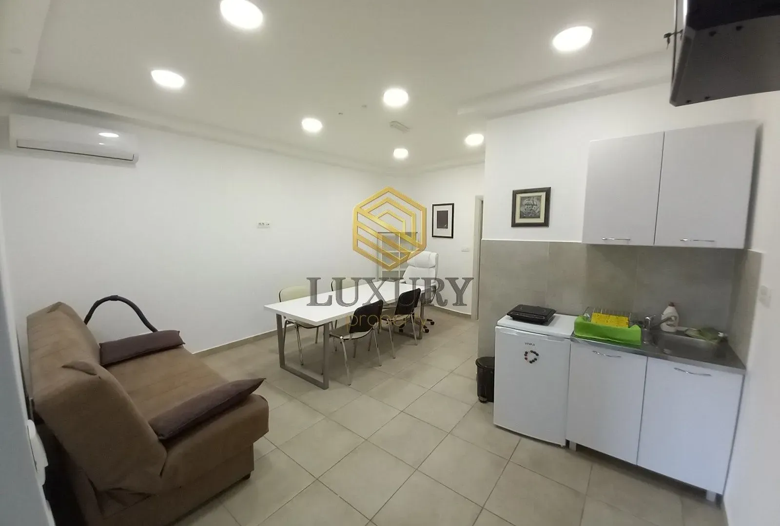 Rent, office space, 54m², Centar, Podgorica