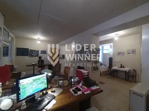 Prodaja, trosoban stan, 90m², Kalenić Pijaca, Vračar Sve Podlokacije - image 1