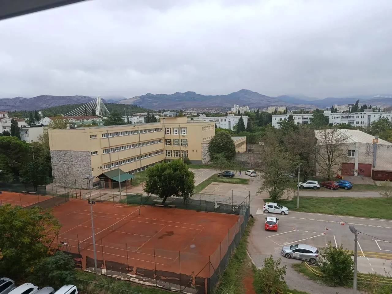 Izdavanje, kuća, 100m², Preko Morače, Podgorica