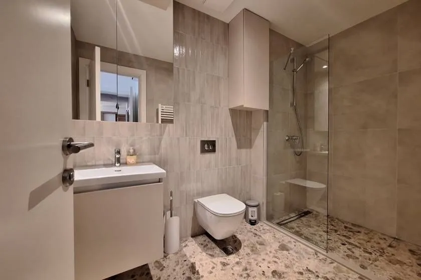 Izdavanje, trosoban stan, 78m², Beograd Na Vodi, Beograd
