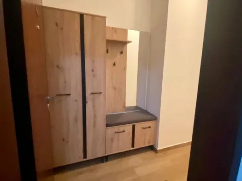 Izdavanje, jednosoban stan, 48m², Blok 9, Podgorica - image 2