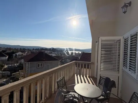 Rent, one bedroom apartment, 60m², Kalimanj, Tivat - image 10