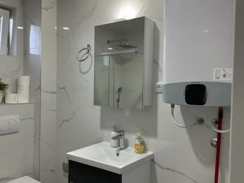 Izdavanje, trosoban stan, 54m², Medijana, Niš - image 9