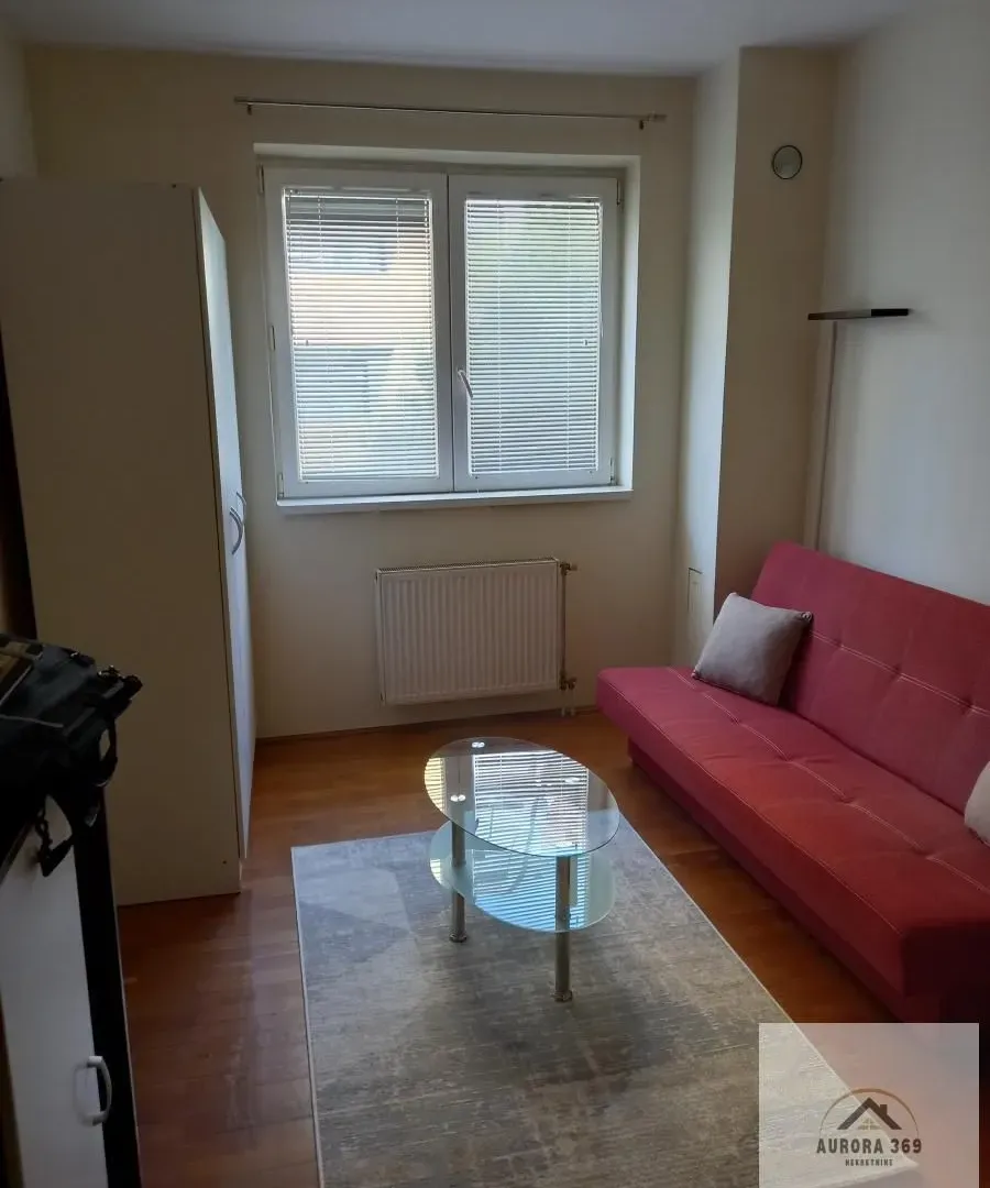 Izdavanje, jednosoban stan, 32m², Socijalno, Novi Sad Sve Podlokacije