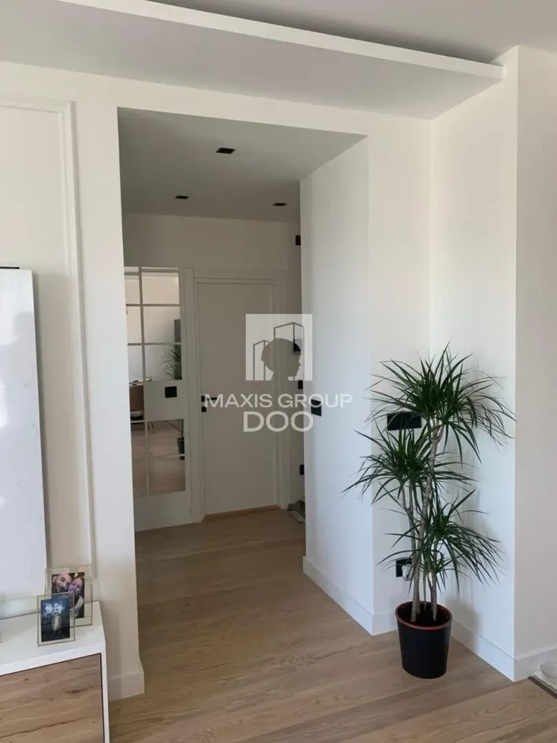 Izdavanje, dvosoban stan, 56m², Savski Venac, Beograd