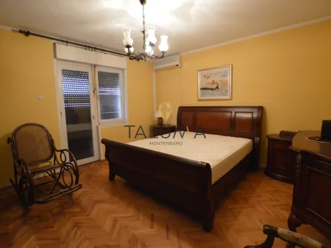 Prodaja, kuća, 298m², Tološi, Podgorica - image 7