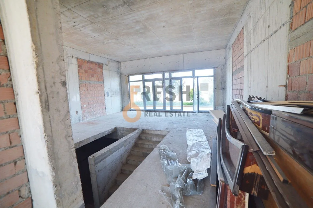 Rent, office space, 200m², Tološi, Podgorica