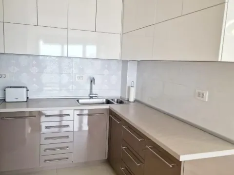 Izdavanje, trosoban stan, 105m², Centar, Novi Sad - image 8