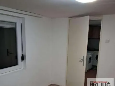 Izdavanje, jednosoban stan, 22m², Petrovaradin, Novi Sad - image 2