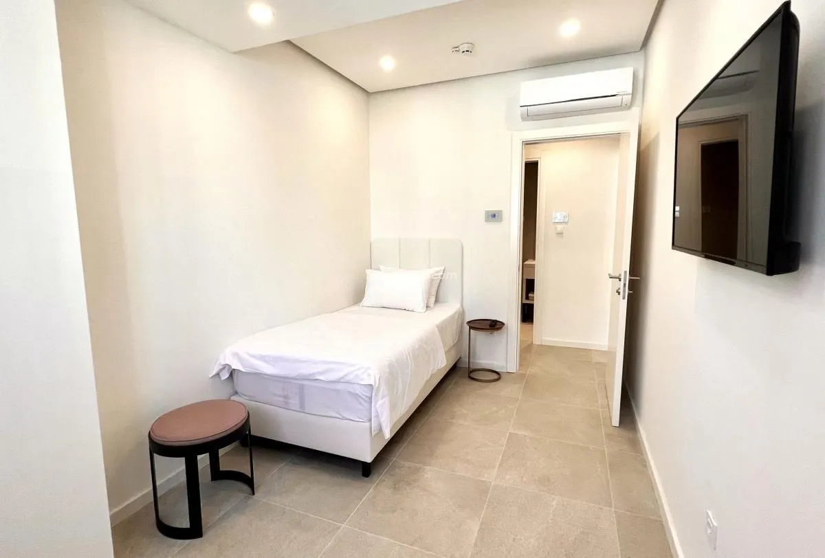 Sale, three bedroom apartment, 137m², Bečići, Budva