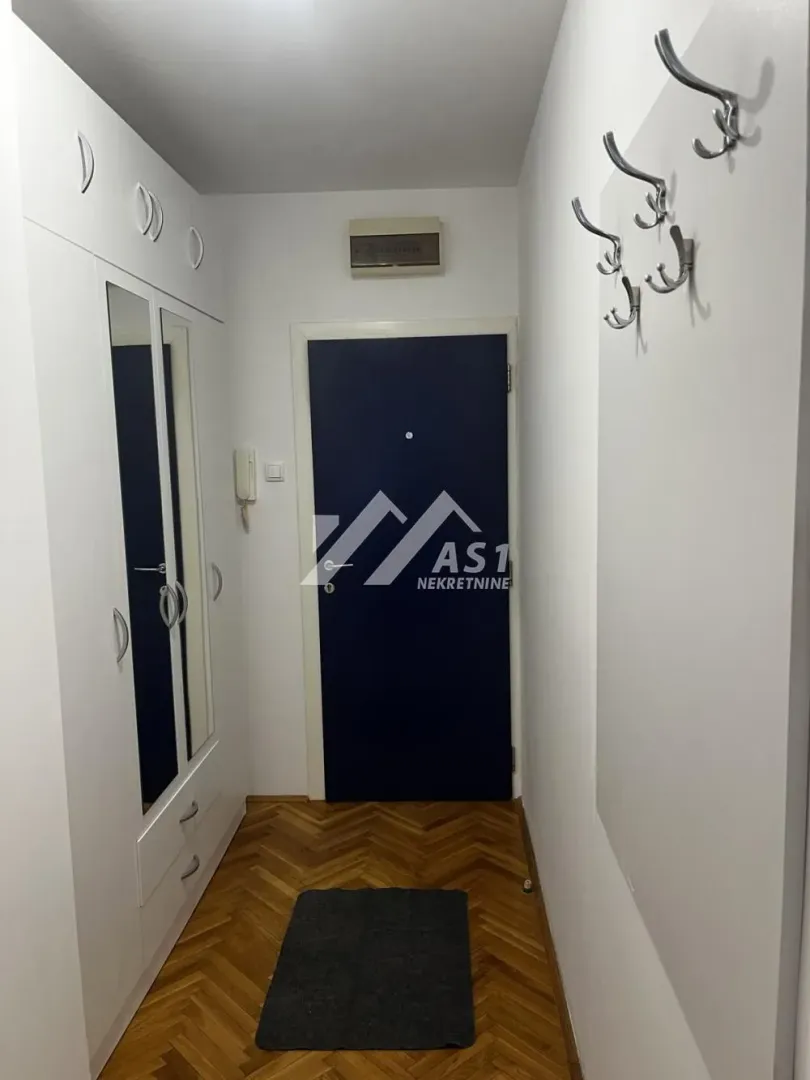 Izdavanje, jednosoban stan, 30m², Grbavica, Novi Sad Sve Podlokacije