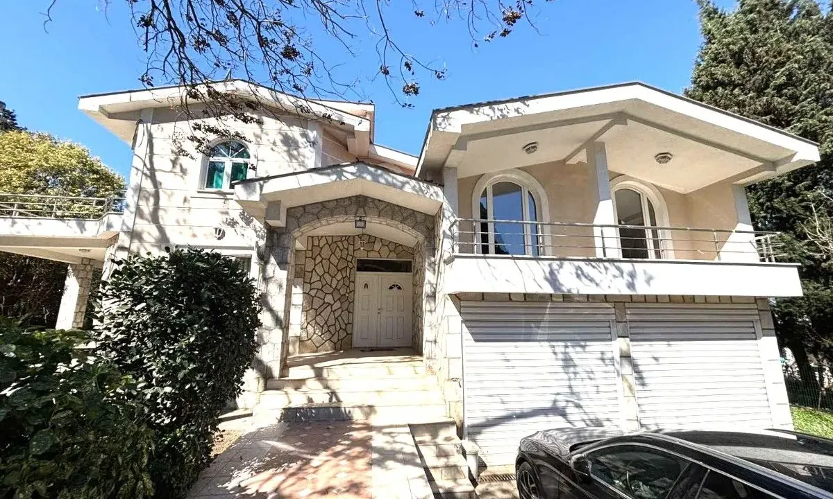 Rent, house, 300m², Zagorič, Podgorica