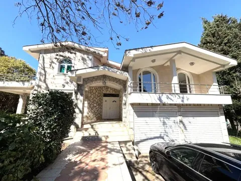 Rent, house, 300m², Zagorič, Podgorica - image 1
