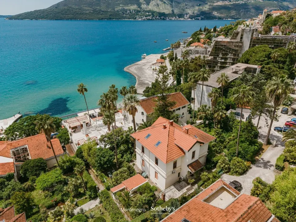 Sale, house, 250m², Savina, Herceg Novi