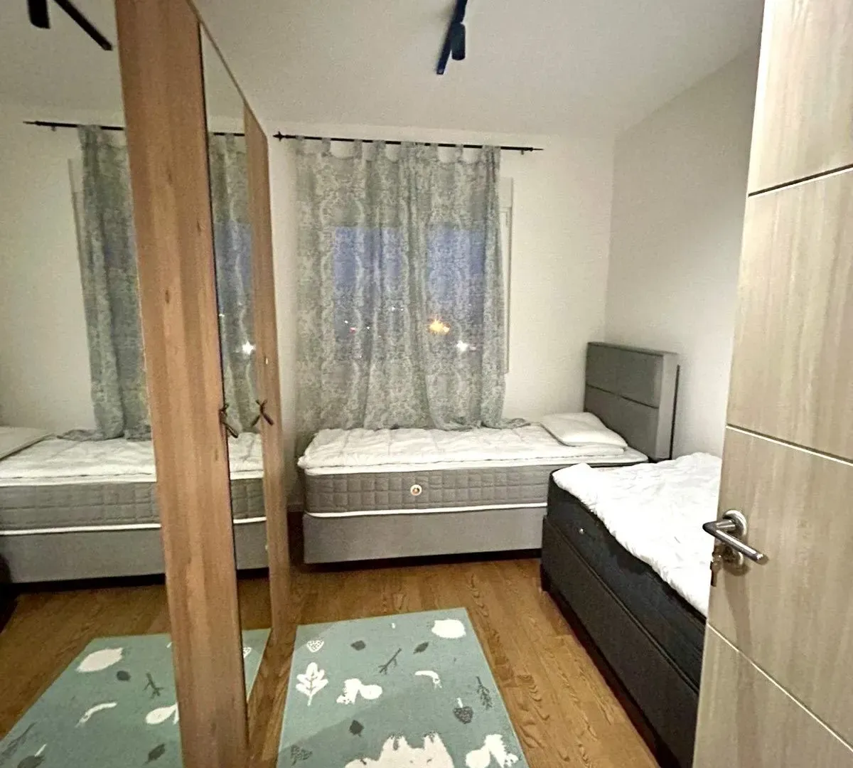 Izdavanje, dvosoban stan, 60m², Pobrežje, Podgorica