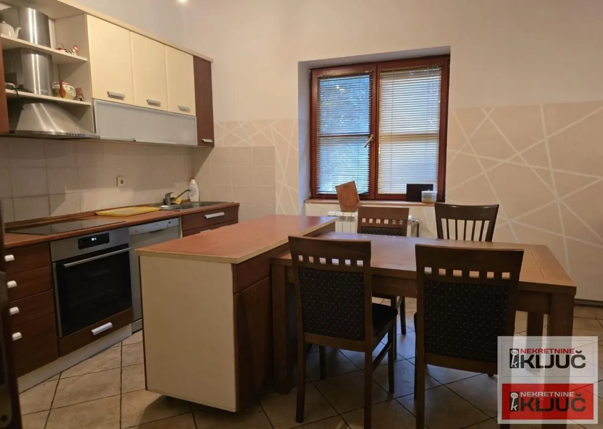 Izdavanje, kuća, 250m², Sajmište, Novi Sad