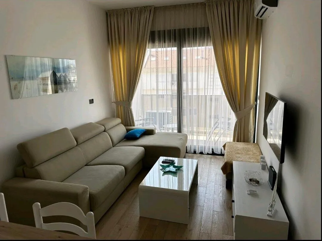 Izdavanje, jednosoban stan, 35m², Centar, Bar