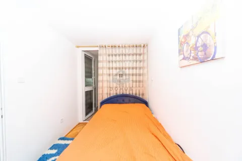 Izdavanje, dvosoban stan, 70m², Blok 5, Podgorica - image 8