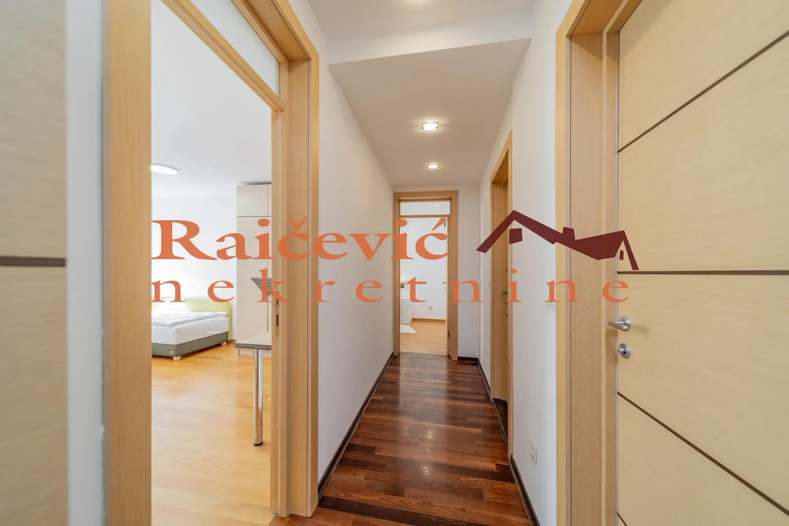 Prodaja, trosoban stan, 98m², Centar, Stara Pazova