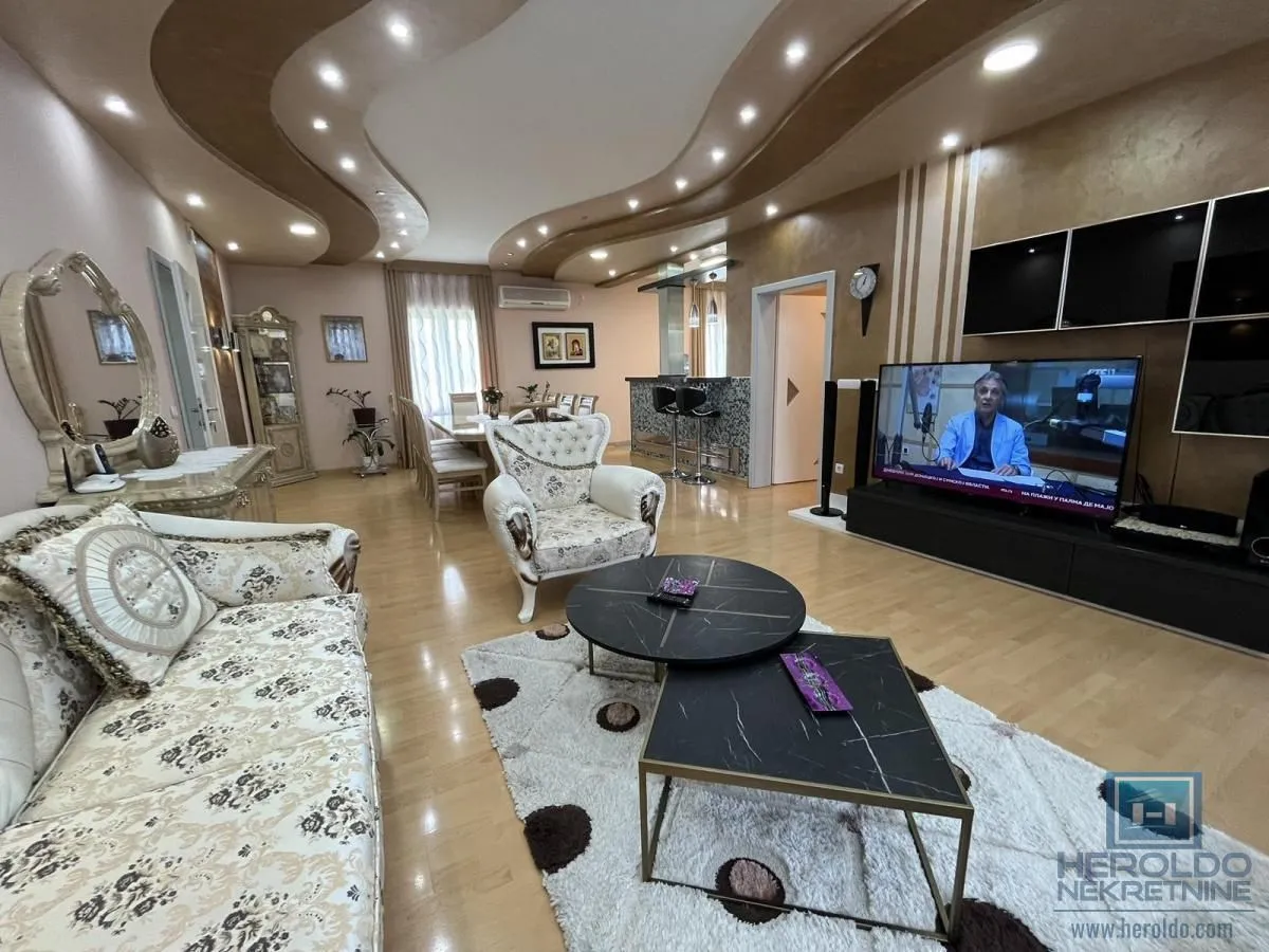 Prodaja, kuća, 302m², Vinorača, Jagodina
